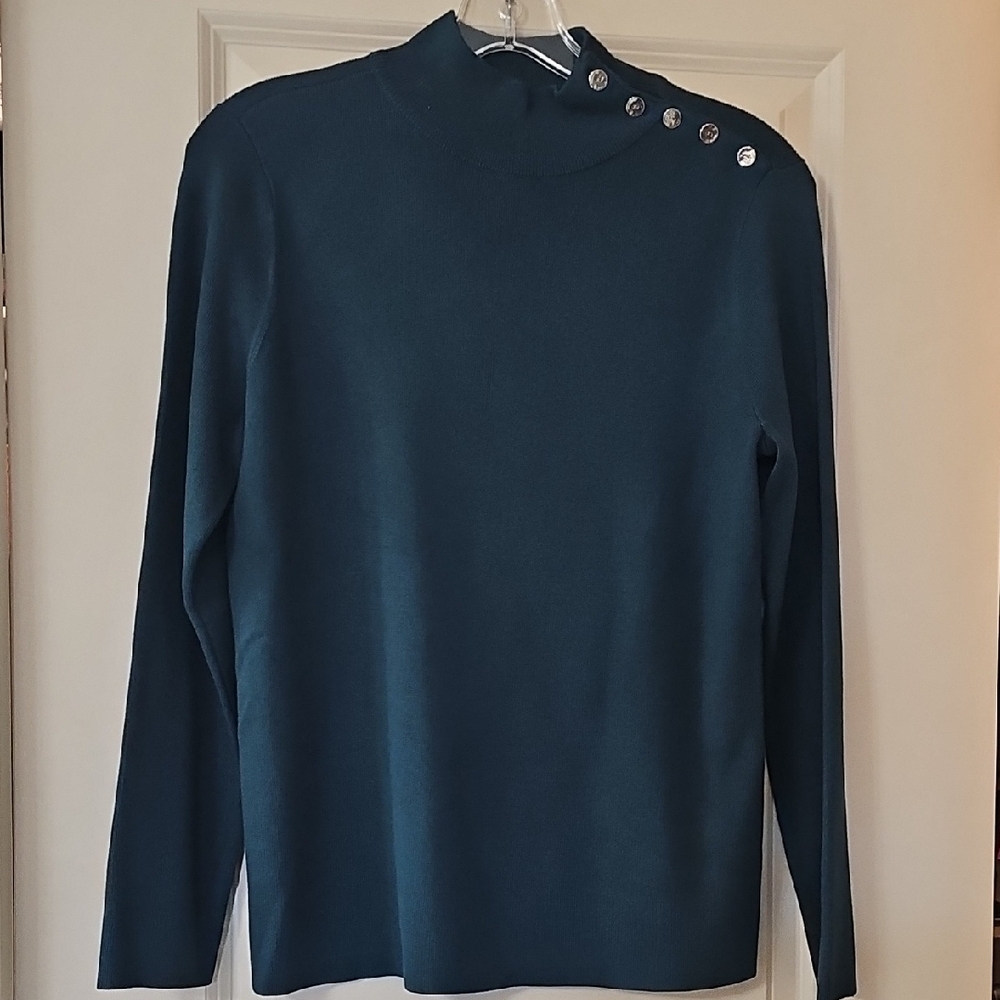 Chico's Green Fitted Long Sleeve Mandarin Collar Sweater